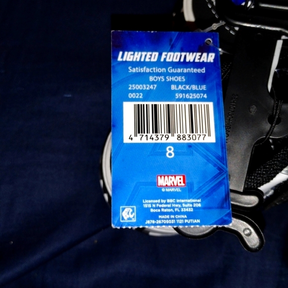 Super Hero Marvel Avengers Light Up Shoes Size 8 NWT - Picture 8 of 8